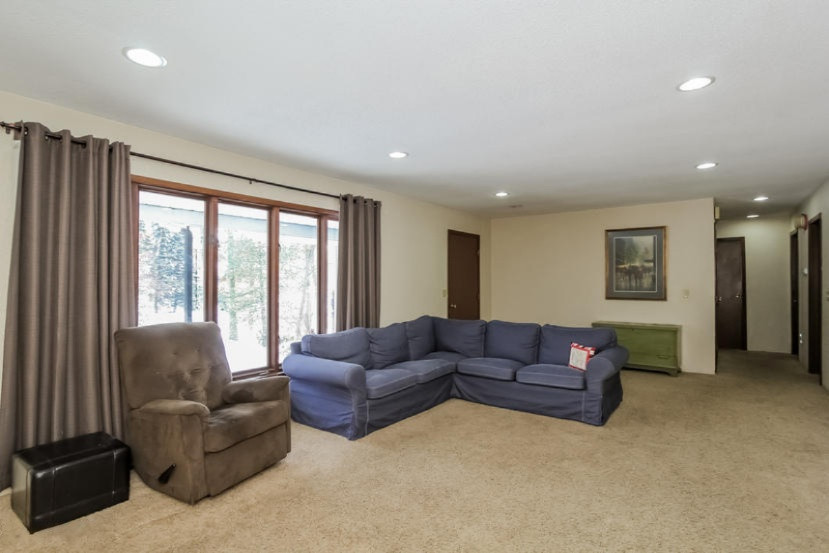 17501 148th Avenue Spring Lake, MI 49456 - Photo 5 of 41 005-Living_Room-1443623-mls