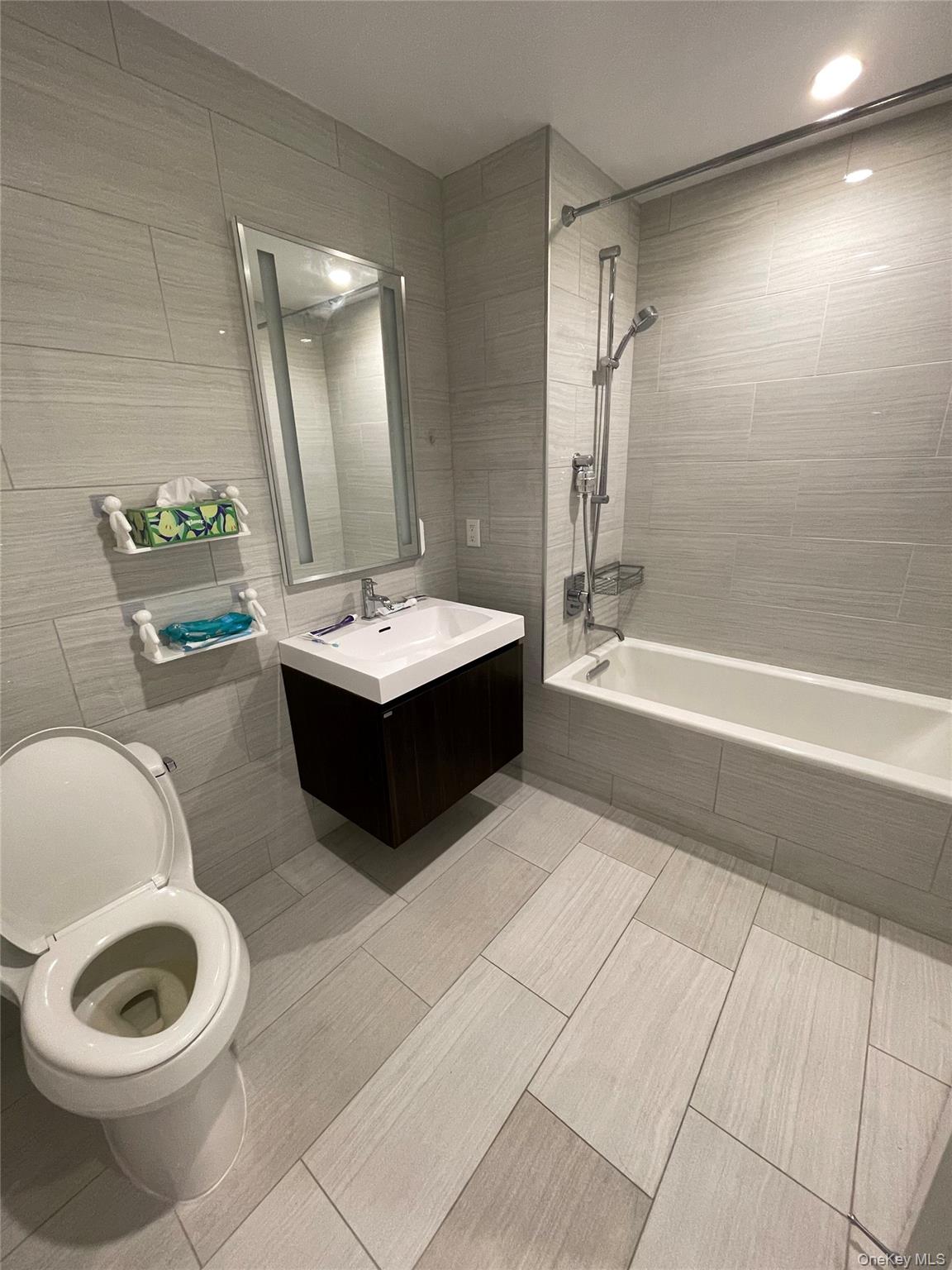 131-05 40 Road, Unit 15M Queens, NY 11354 - Photo 4 of 14 a bathroom with a sink toilet and shower