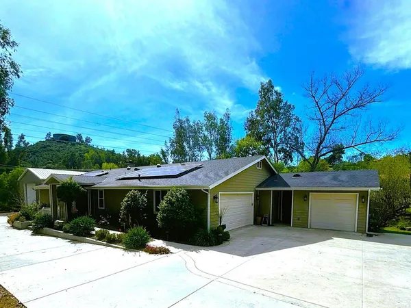 $4,600 | 2400 Kauana Loa Drive, Escondido, CA 92029