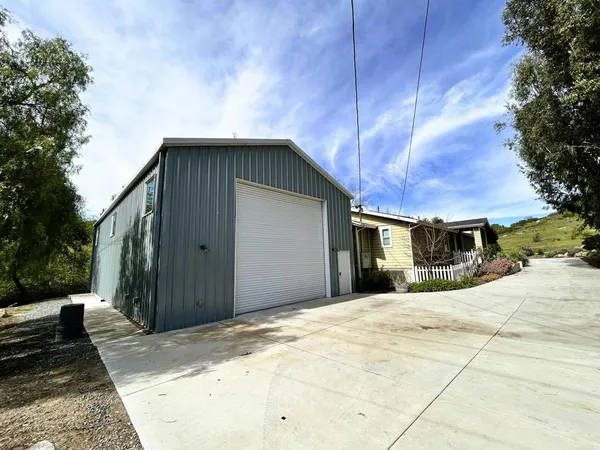 $4,600 | 2400 Kauana Loa Drive, Escondido, CA 92029