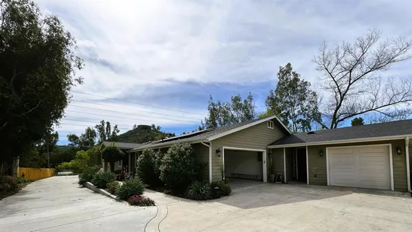 $4,600 | 2400 Kauana Loa Drive, Escondido, CA 92029
