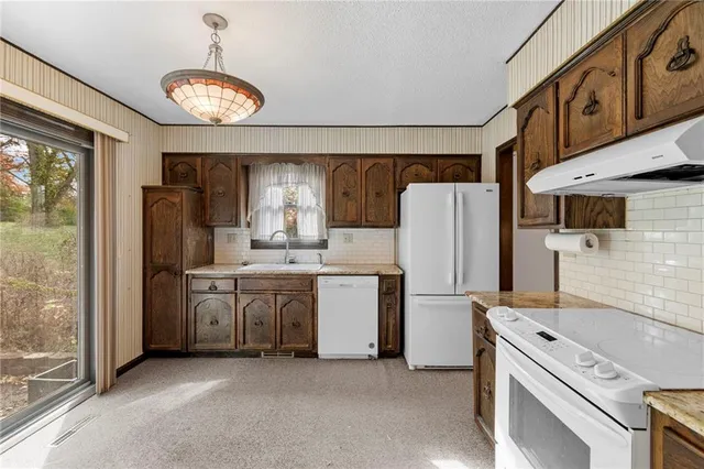 $440,000 | 16115 Kountry Ridge Drive, Kearney, MO 64060