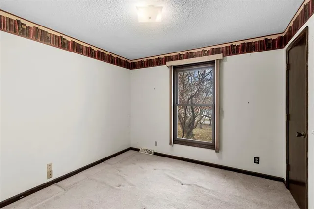 $440,000 | 16115 Kountry Ridge Drive, Kearney, MO 64060