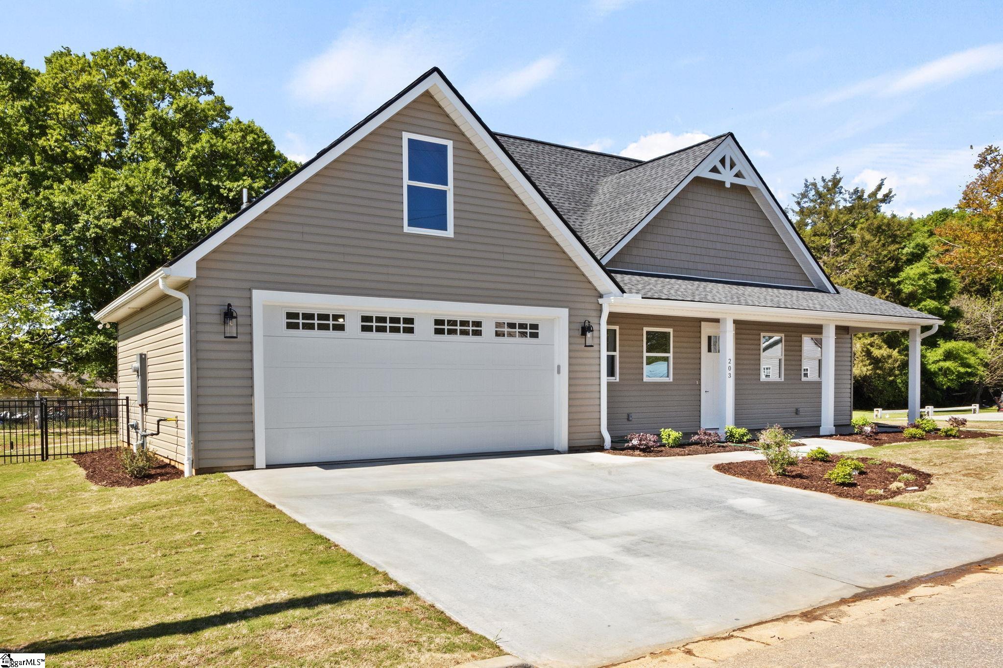 203 Delano Avenue Greer, SC 29650 - Photo 2 of 30