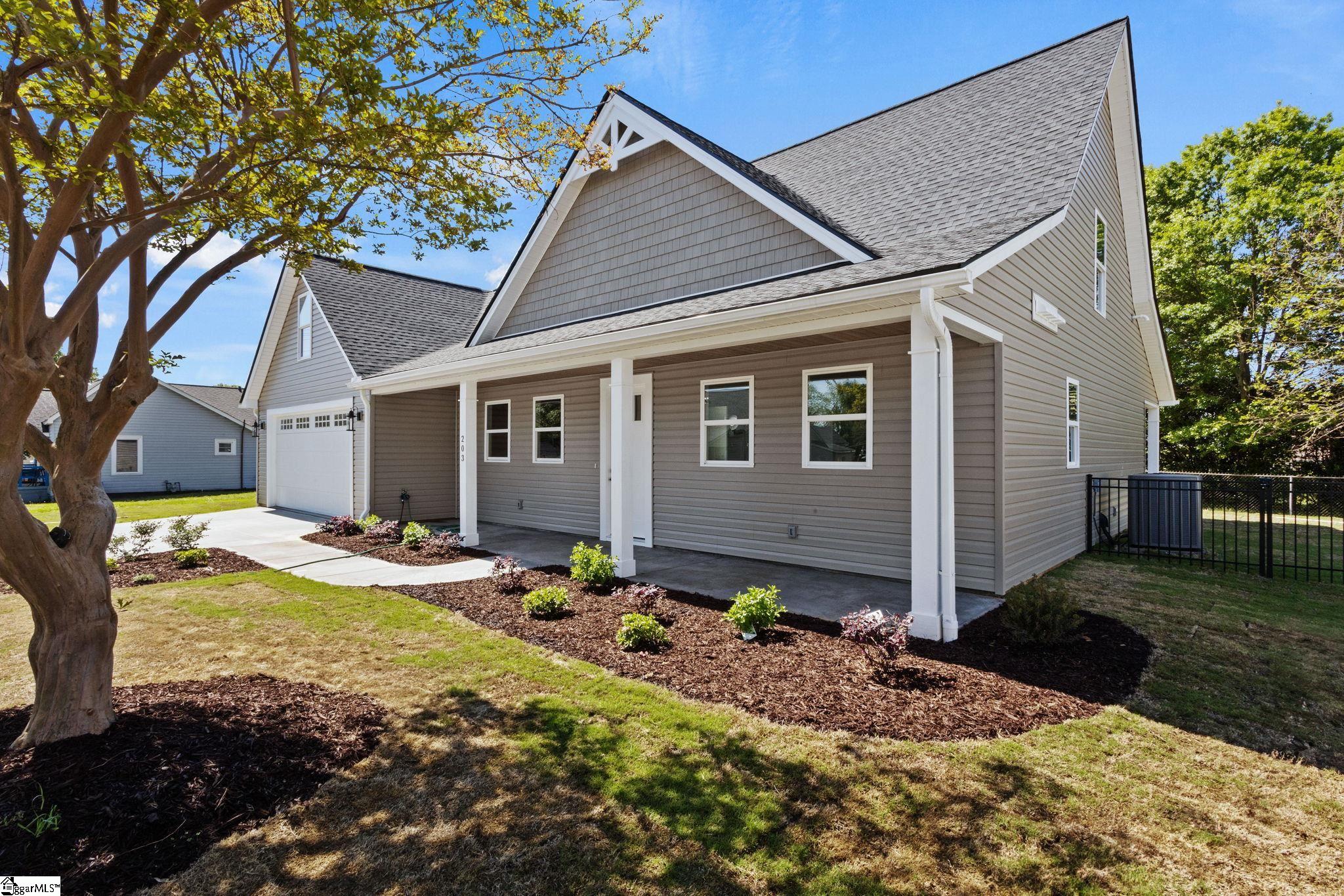 203 Delano Avenue Greer, SC 29650 - Photo 3 of 30