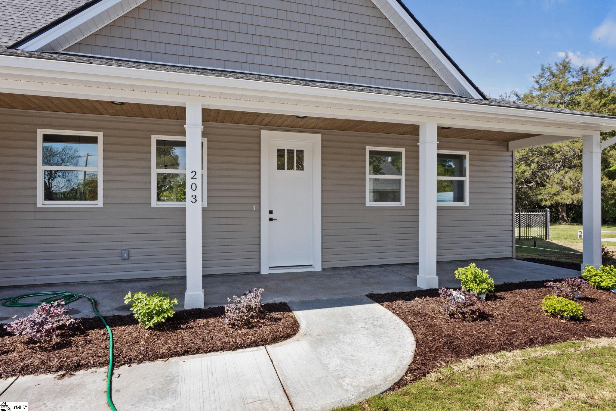 203 Delano Avenue Greer, SC 29650 - Photo 4 of 30