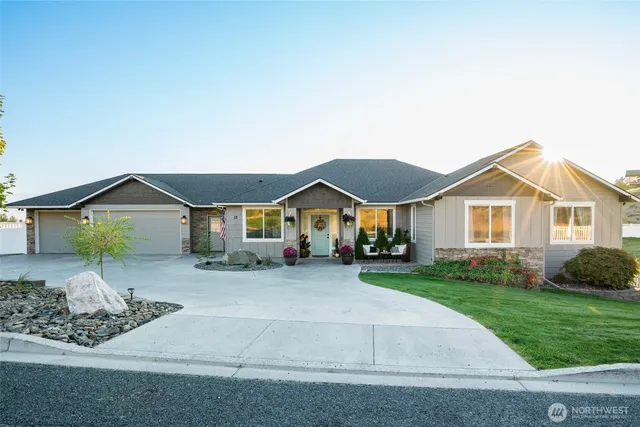 $1,700,000 | 12 Elizabeth Court, Wenatchee, WA 98801