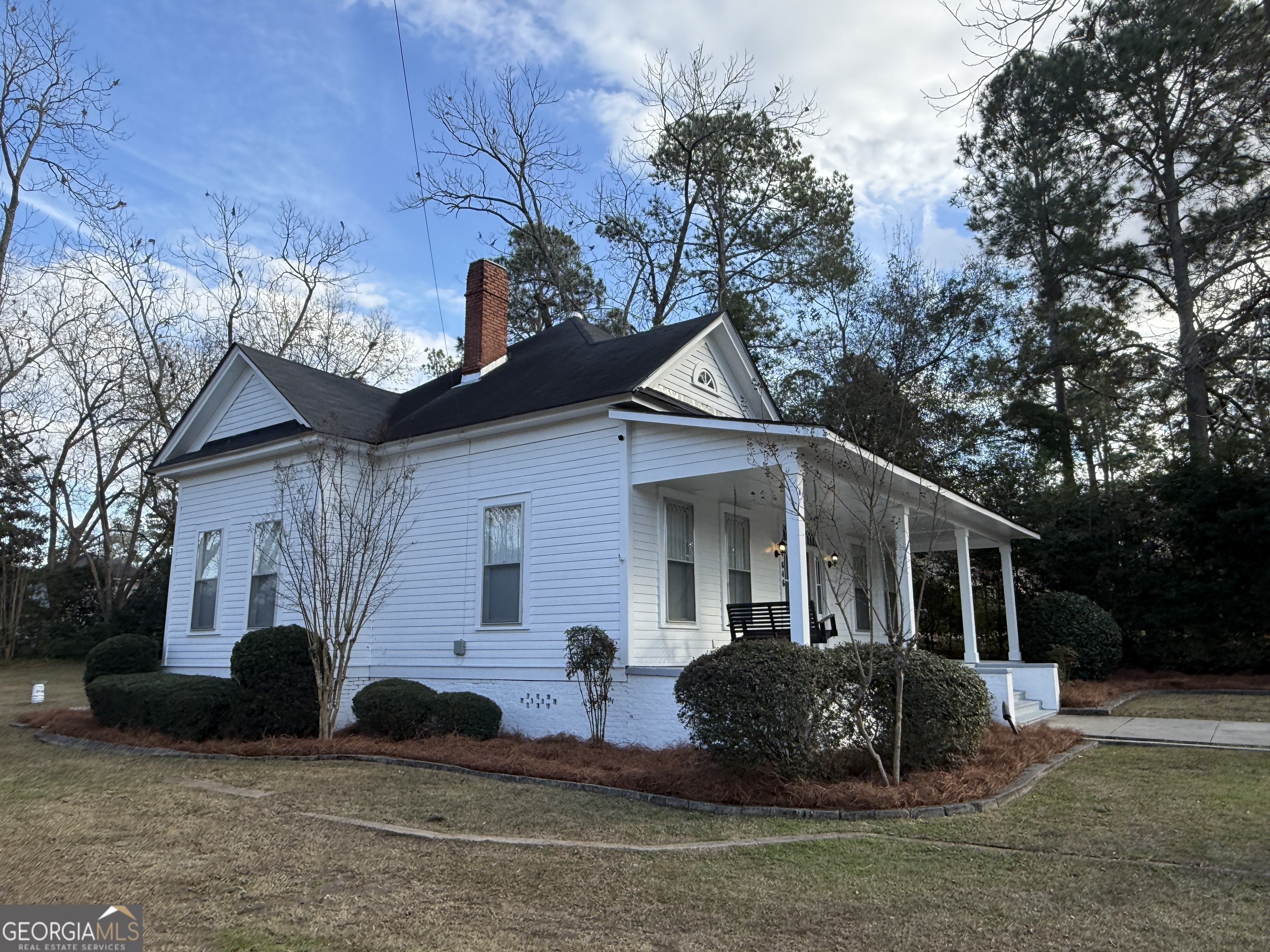 646 McLendon Street Ashburn, GA 31714 - Photo 2 of 63 a front view of a house with a yard