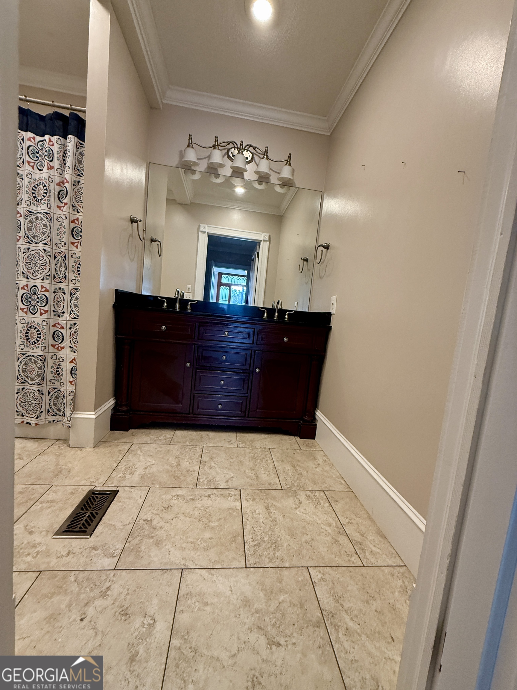 646 McLendon Street Ashburn, GA 31714 - Photo 47 of 63 a living room with a mirror and a furniture