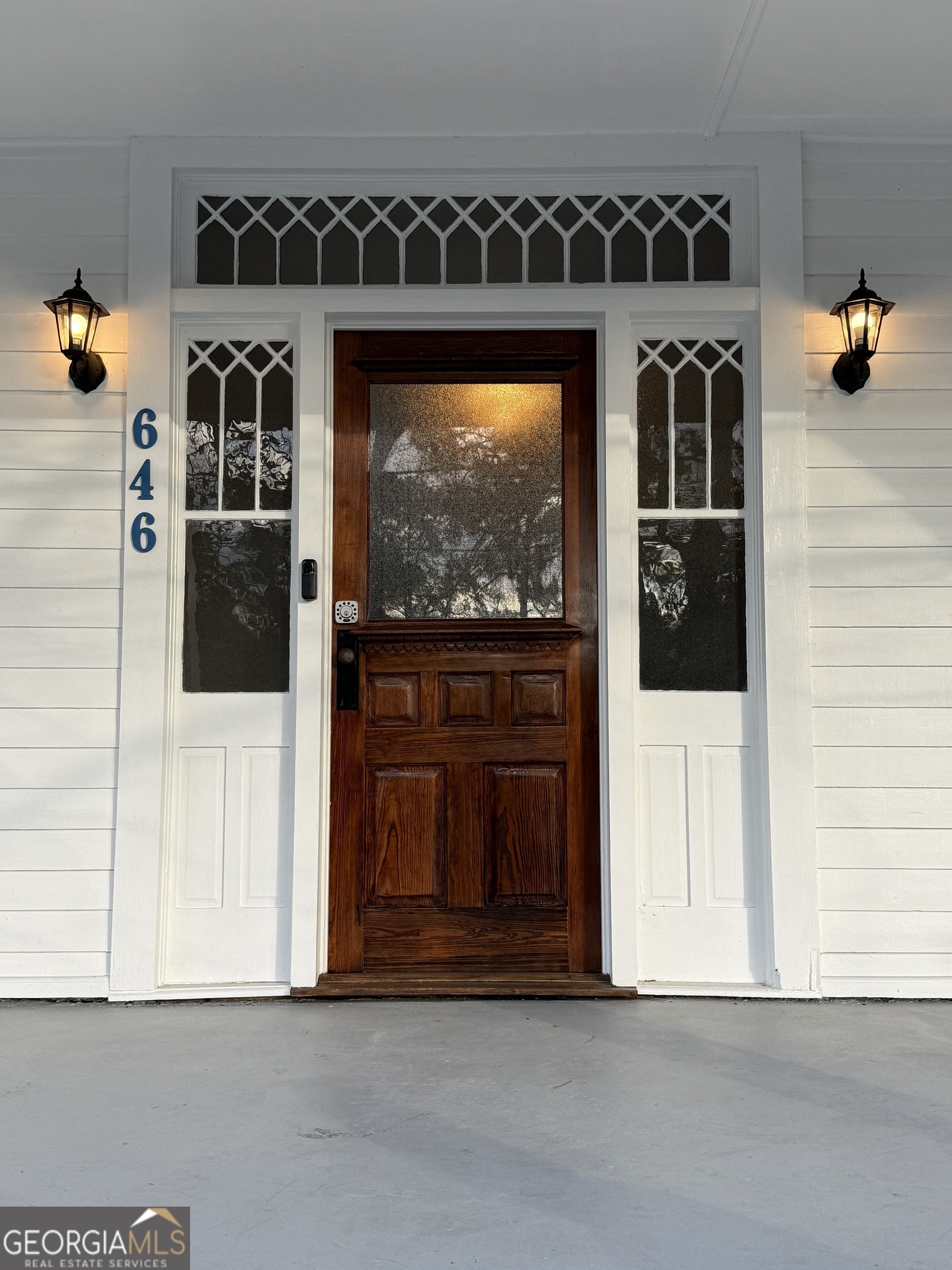 646 McLendon Street Ashburn, GA 31714 - Photo 9 of 63 a living room with a walk in closet and a large window