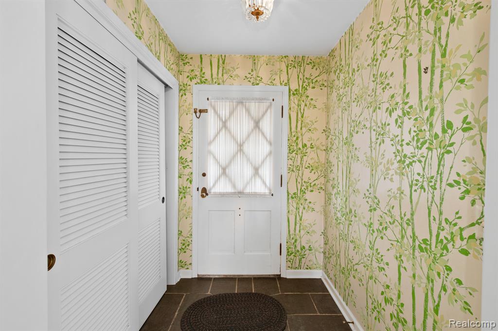 163 Merriweather Road Grosse Pointe Farms, MI 48236 - Photo 6 of 33
