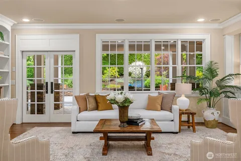 $3,645,000 | 10910 Northeast 18th Place, Bellevue, WA 98004