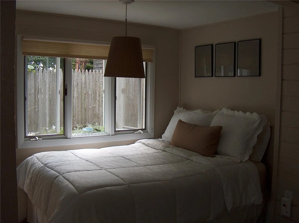 322 Riverside Street Portsmouth, RI 02871 - Photo 6 of 9