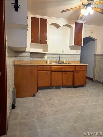 $1,150 | 420 18th Street, Niagara Falls, NY 14303
