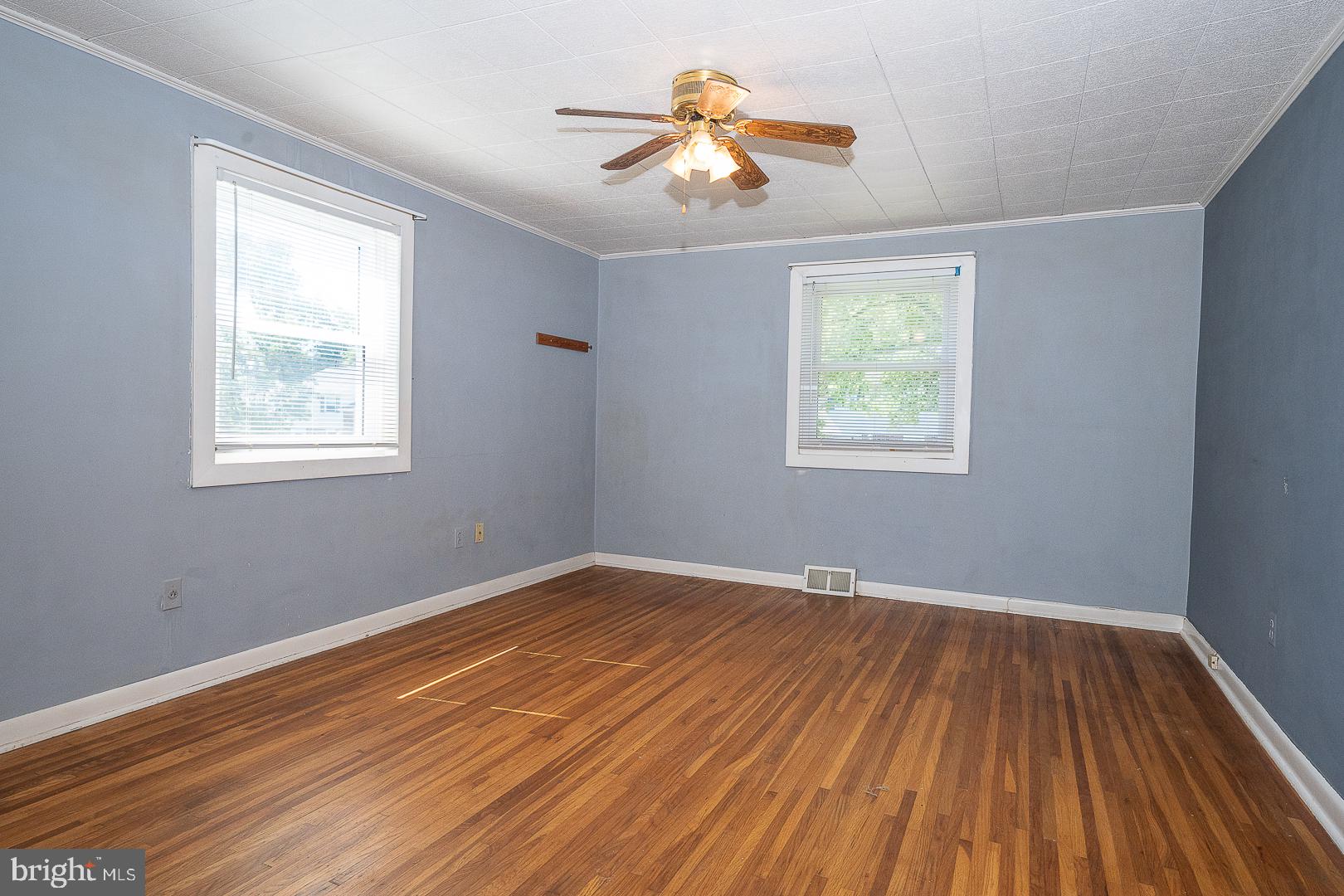 437 Rittenhouse Circle Havertown, PA 19083 - Photo 23 of 55 Bright and airy room with hardwood floors.
