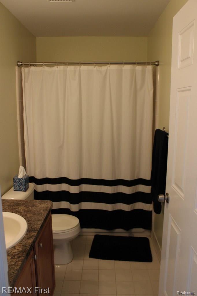 26036 Mariners Point New Baltimore, MI 48051 - Photo 39 of 57 IMG_7010.jpg