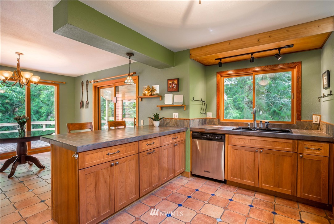 4127 Ridgewood Avenue Bellingham, WA 98229 - Photo 5 of 24 Gallery Image 5