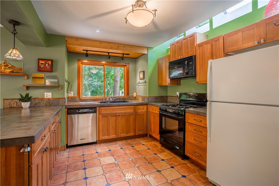 4127 Ridgewood Avenue Bellingham, WA 98229 - Photo 6 of 24 Gallery Image 6