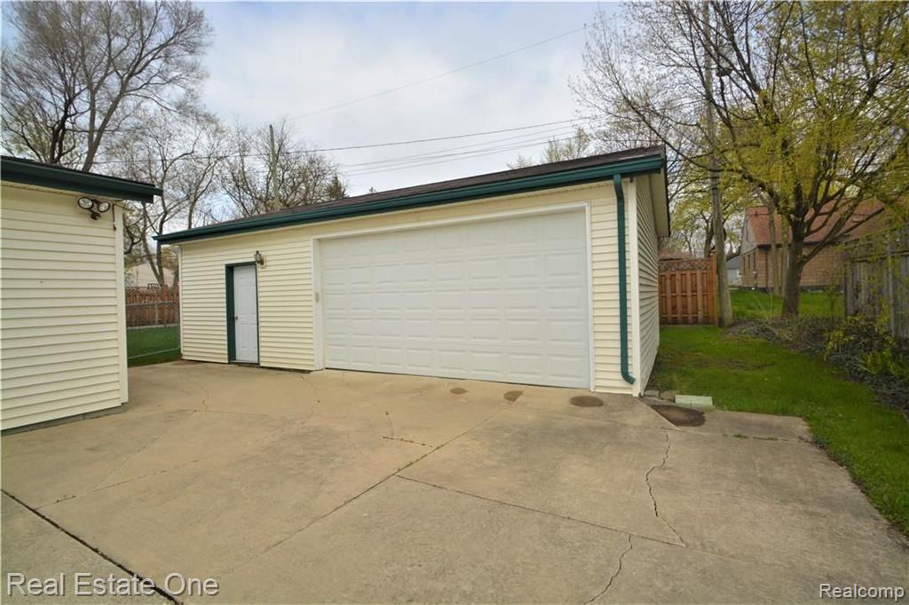 2947 Walsh Drive Rochester Hills, MI 48309 - Photo 16 of 18