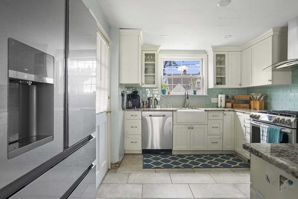 85 Canterbury Road Waltham, MA 02453 - Photo 8 of 26 Gallery Image 8