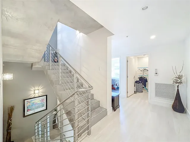 a view of entryway and livingroom