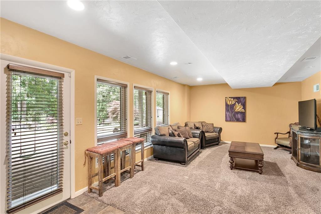 1307 Arona Road Irwin, PA 15642 - Photo 14 of 25