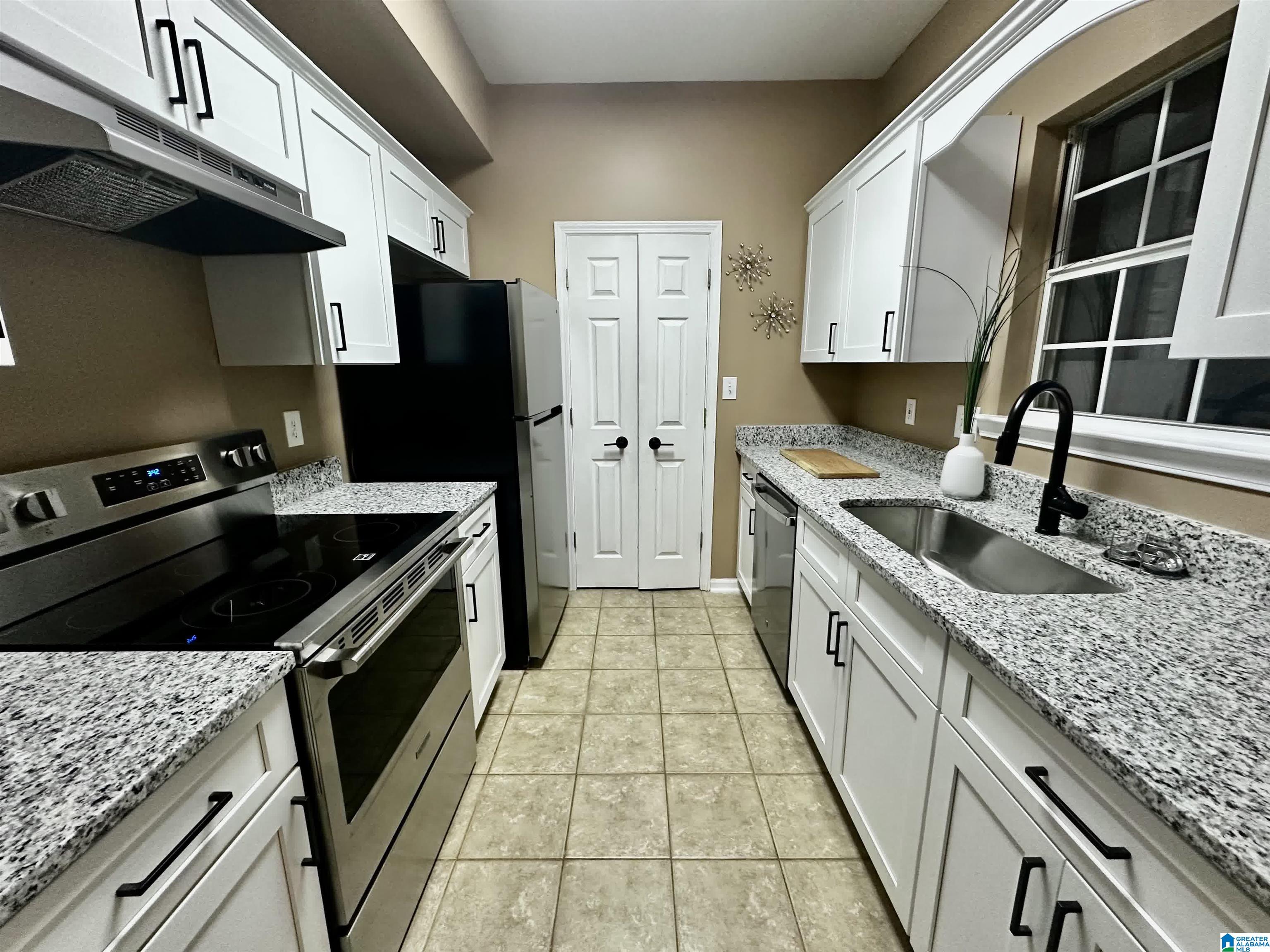 405 Cambrian Ridge Drive Pelham, AL 35124 - Photo 11 of 27