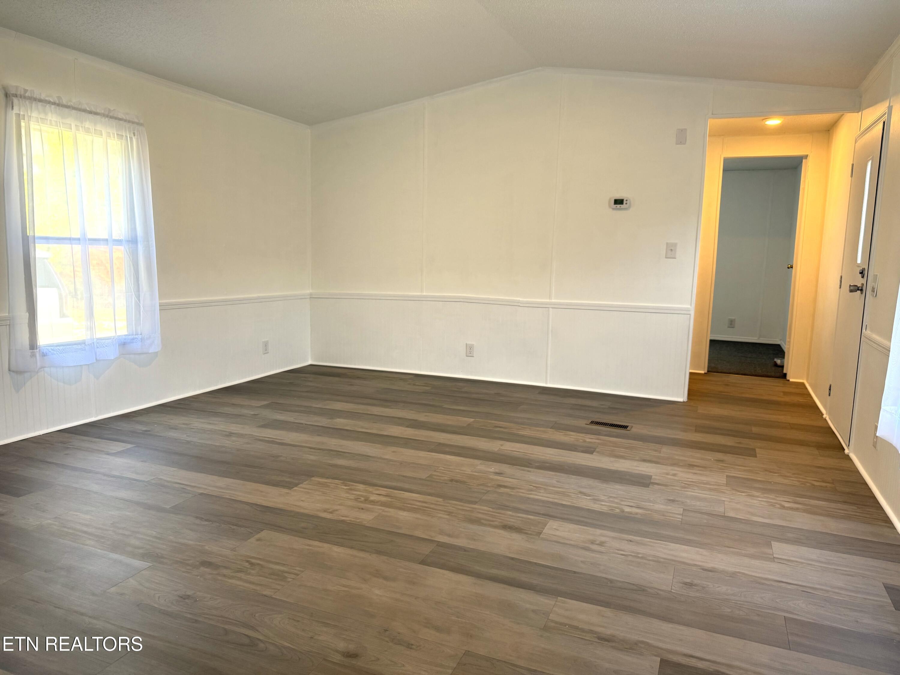 2018 Wayland Road Knoxville, TN 37914 - Photo 5 of 21 IMG_1009
