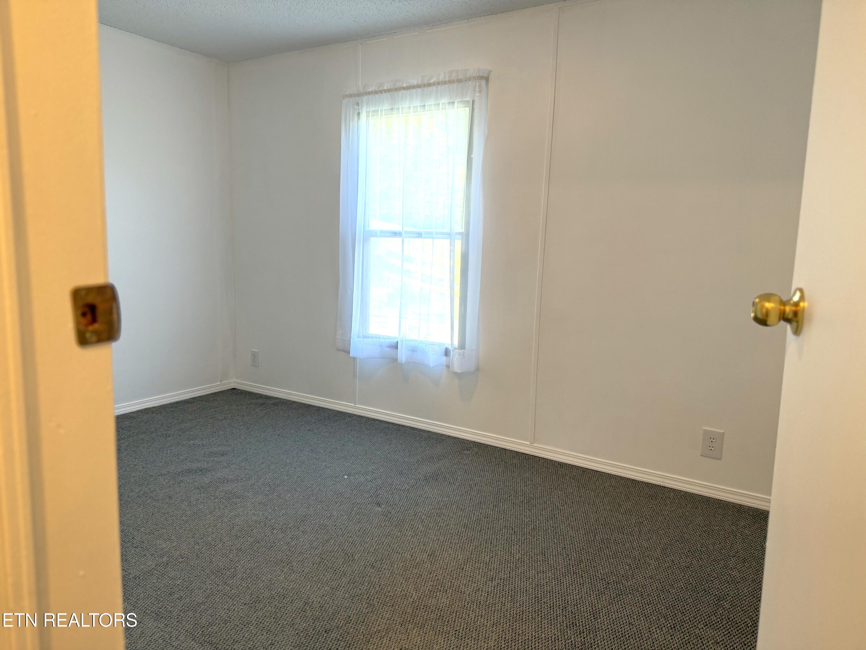 2018 Wayland Road Knoxville, TN 37914 - Photo 7 of 21 IMG_1012