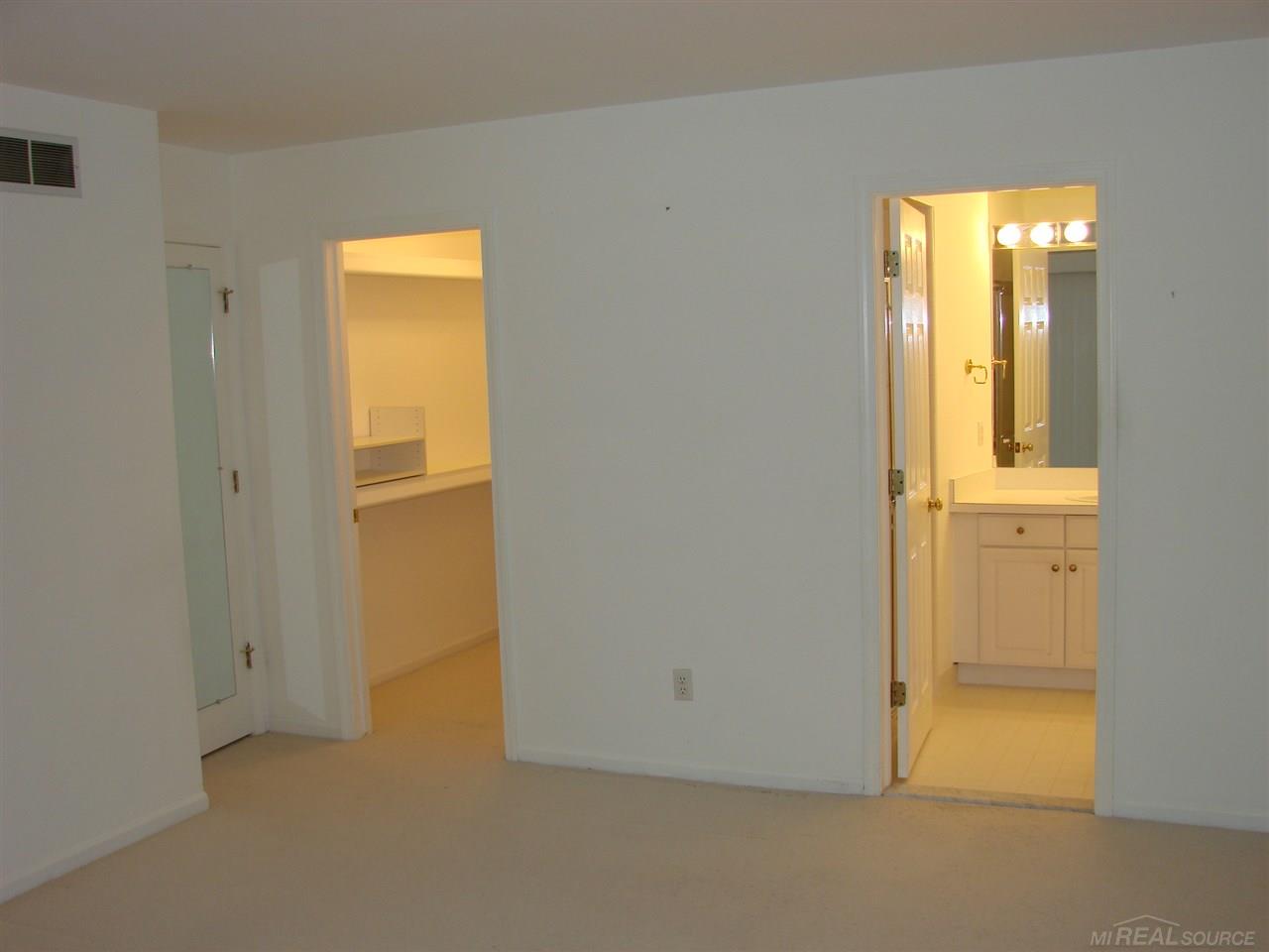 5898 Dawn Ridge Drive Troy, MI 48098 - Photo 34 of 52