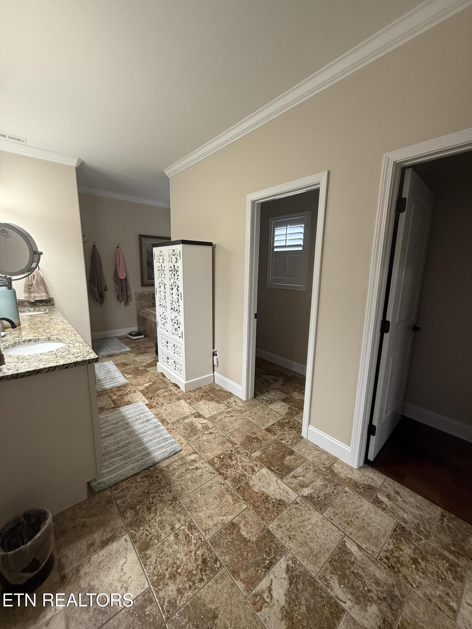 1144 Linford Circle Alcoa, TN 37701 - Photo 9 of 16 IMG_2085 (1)