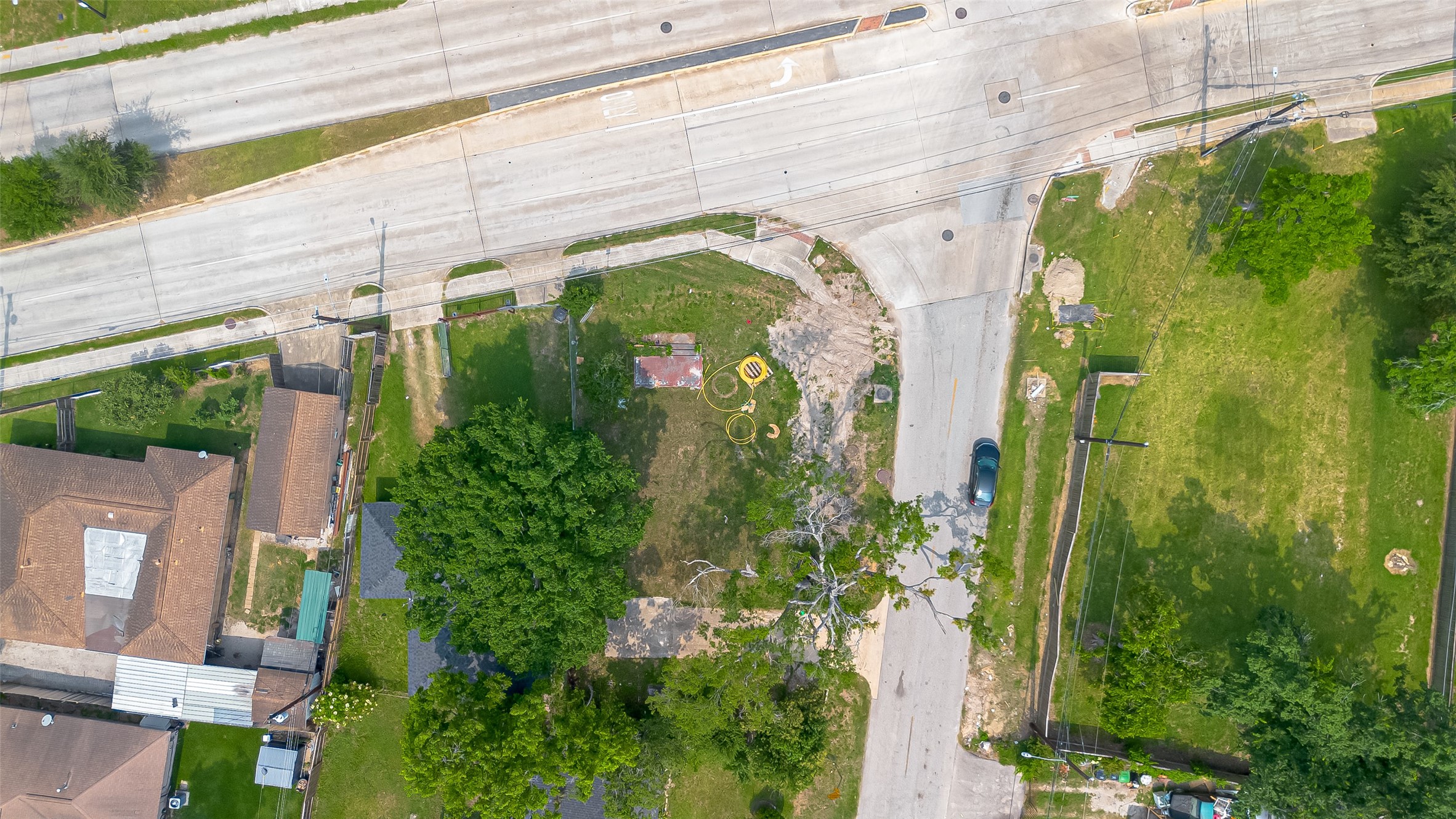 9905 Fulton Street Houston, TX 77076 - Photo 8 of 10 Aerial overhead