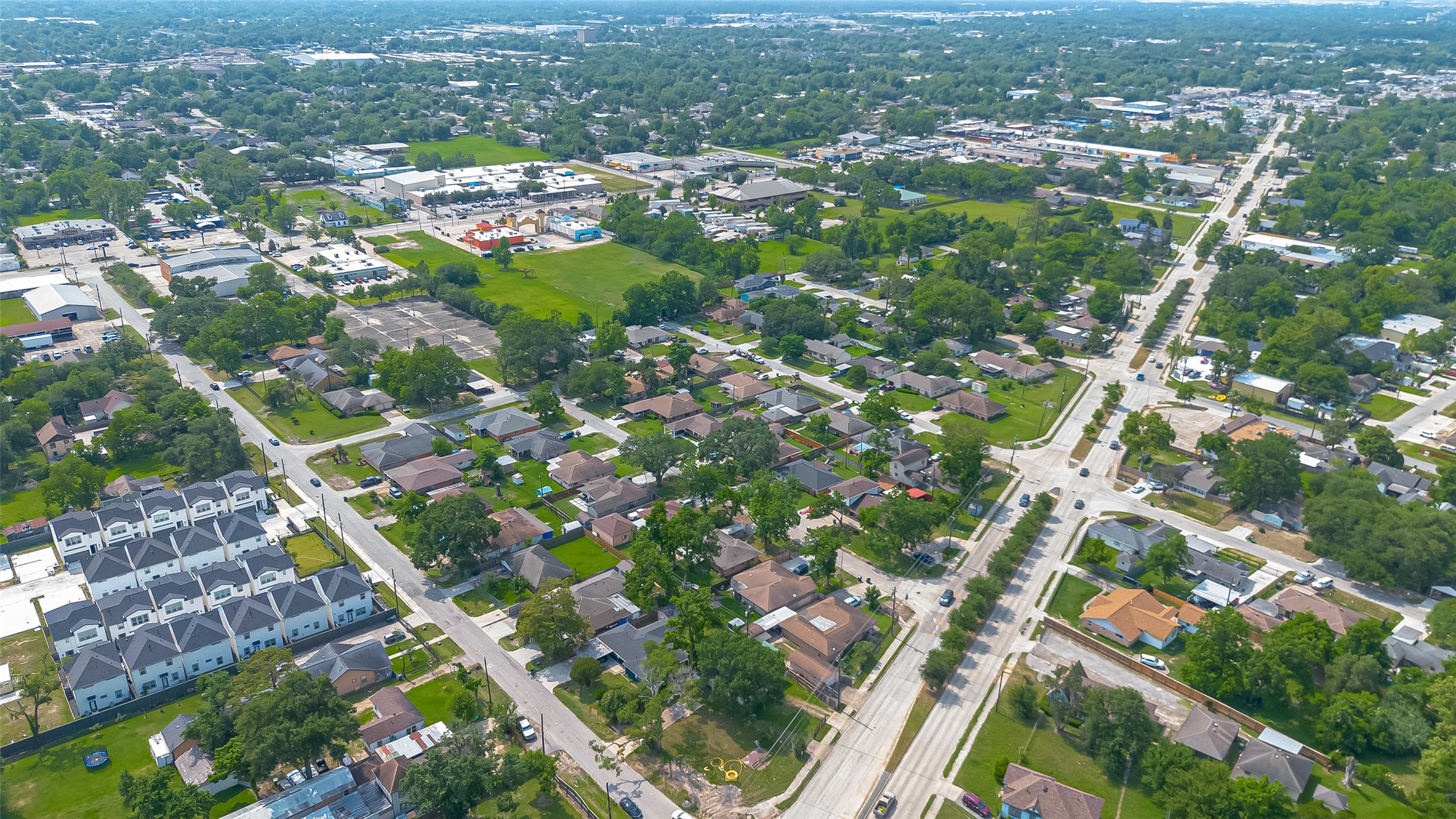 9905 Fulton Street Houston, TX 77076 - Photo 9 of 10 Aerial area view