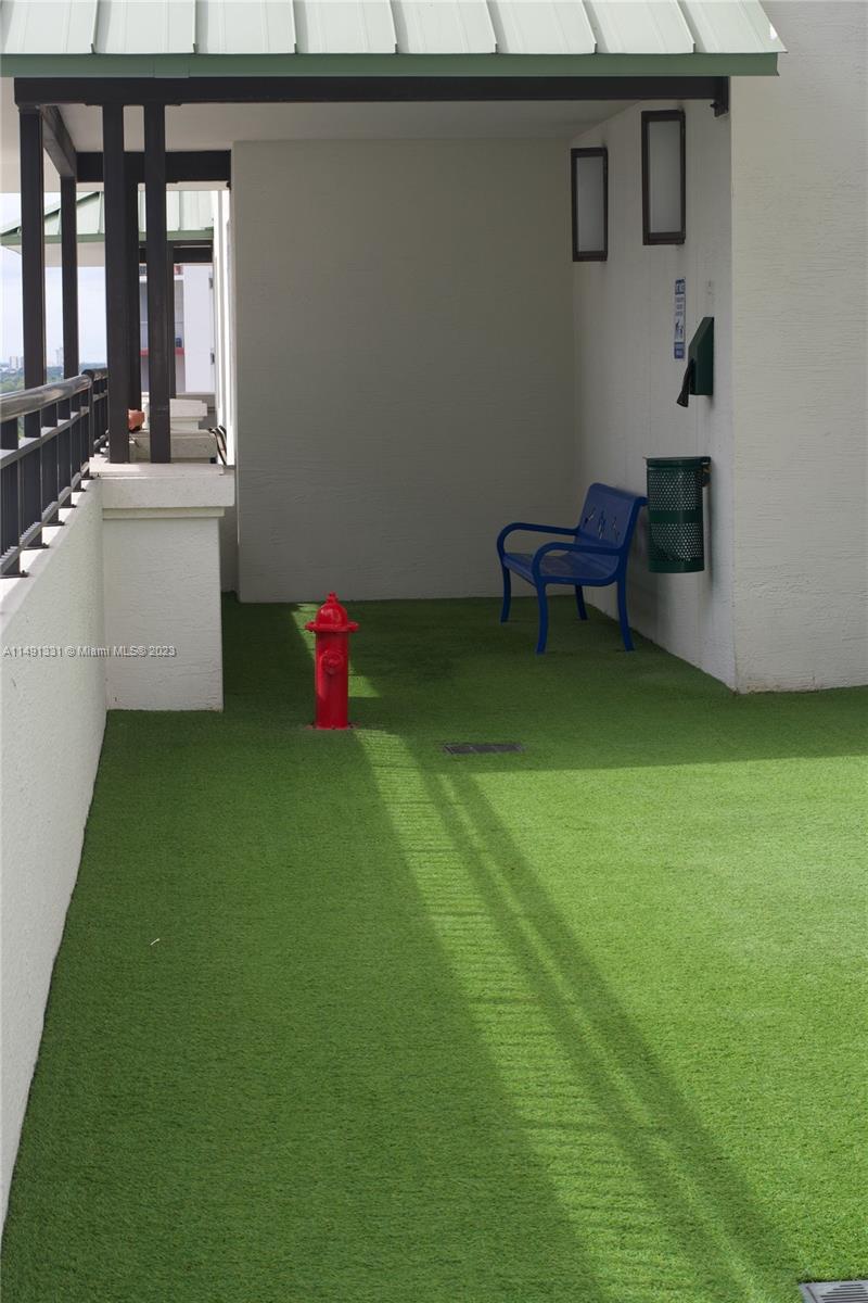 Brickell Miami, FL 33130 - Photo 20 of 20 a room with a table and chairs