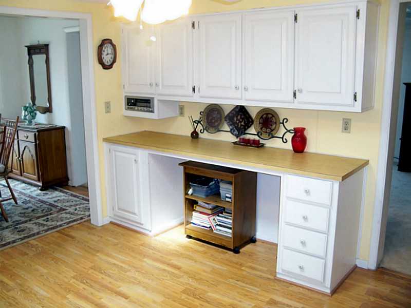 8 Queens Road Attleboro, MA 02703 - Photo 11 of 25 Kitchen.