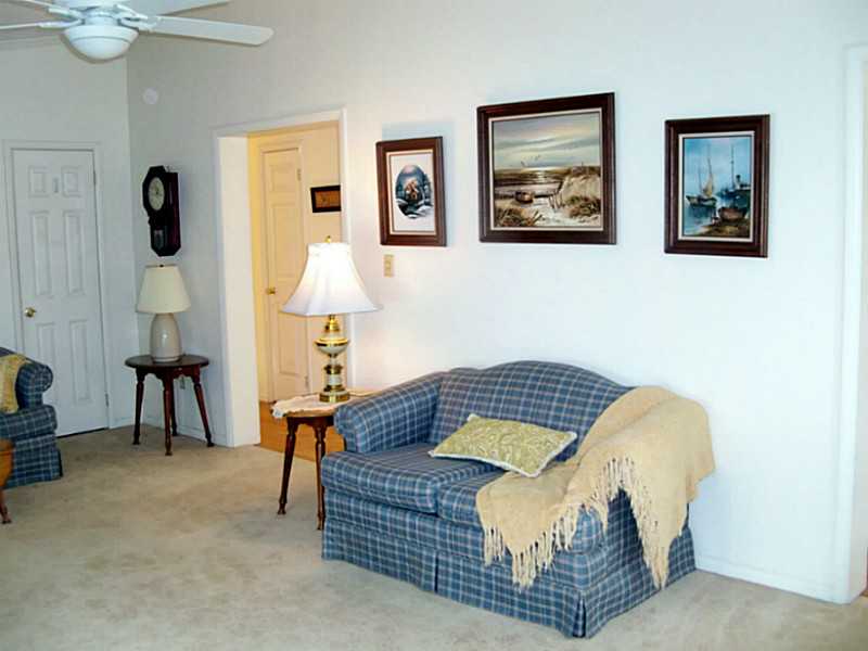 8 Queens Road Attleboro, MA 02703 - Photo 4 of 25 Living Room.