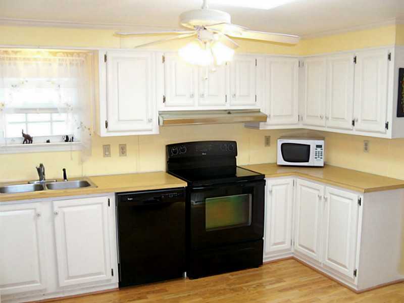 8 Queens Road Attleboro, MA 02703 - Photo 9 of 25 Kitchen.