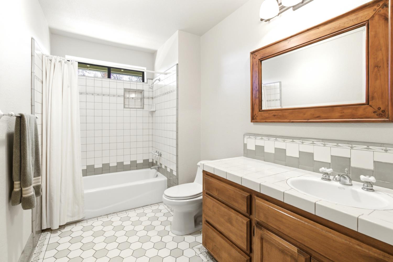 6060 Terras Path Placerville, CA 95667 - Photo 32 of 40 Second Bathroom