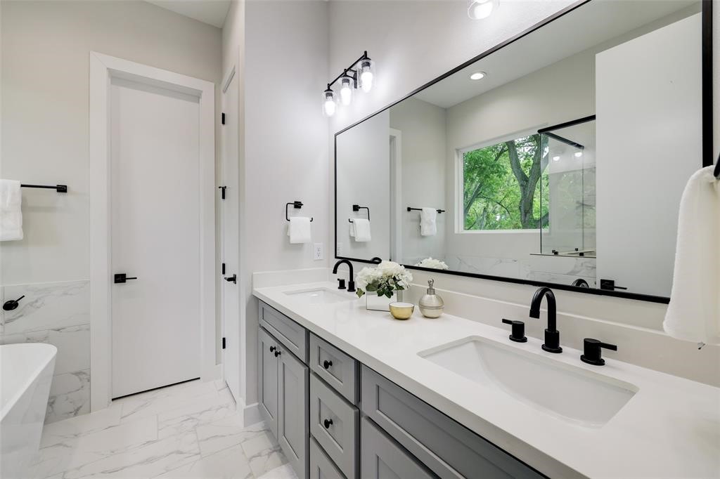 846 Elkhart Street, Unit E Houston, TX 77091 - Photo 12 of 24 a bathroom with a sink and a mirror