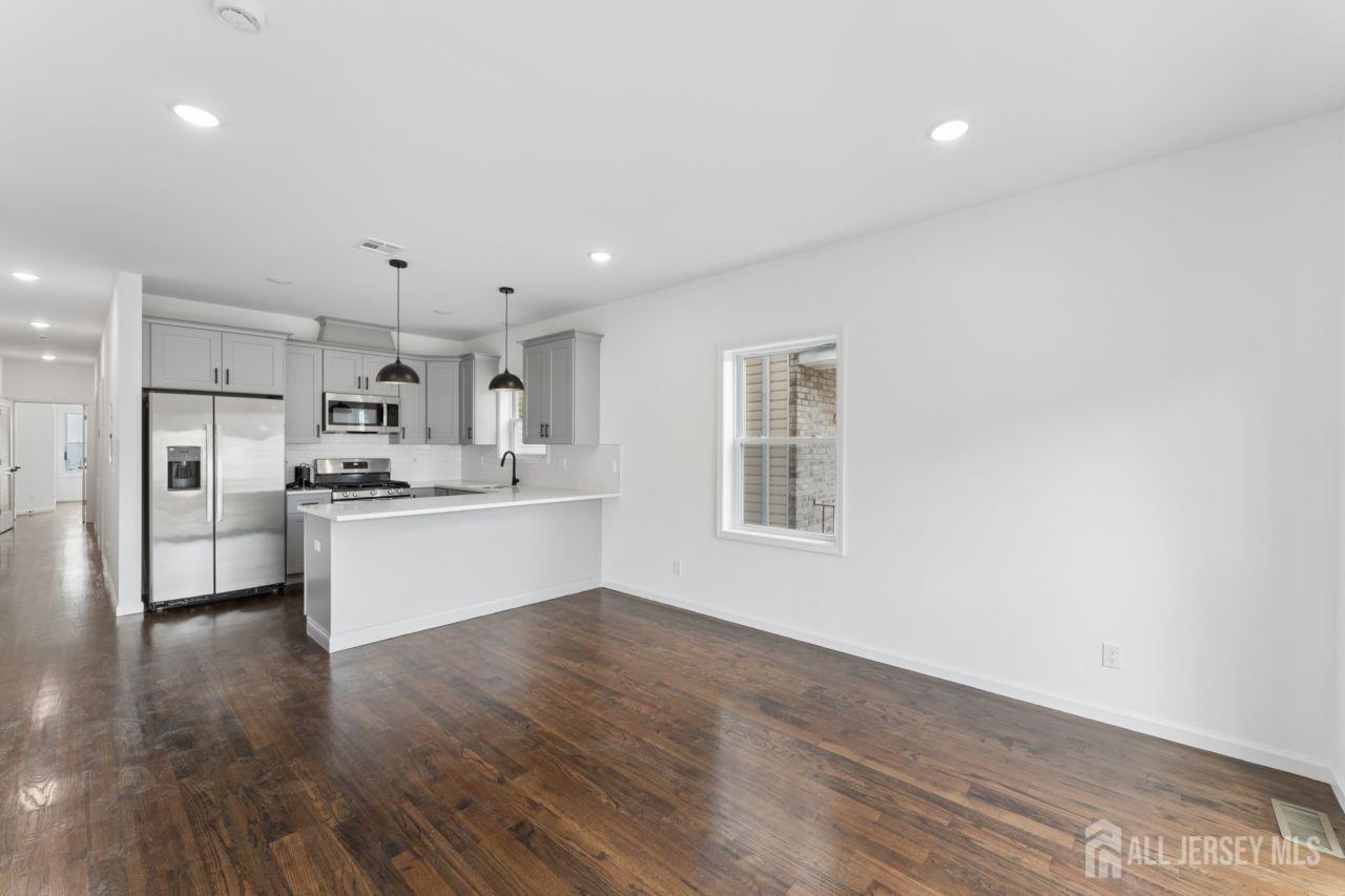910 Bergen Street, Unit 1 Newark, NJ 07112 - Photo 4 of 14