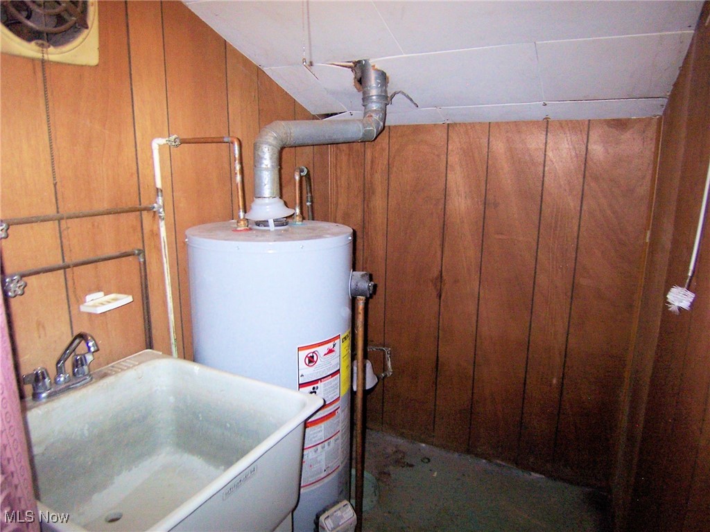 174 Mathews Road Youngstown, OH 44512 - Photo 26 of 31 Small room off of Laundry