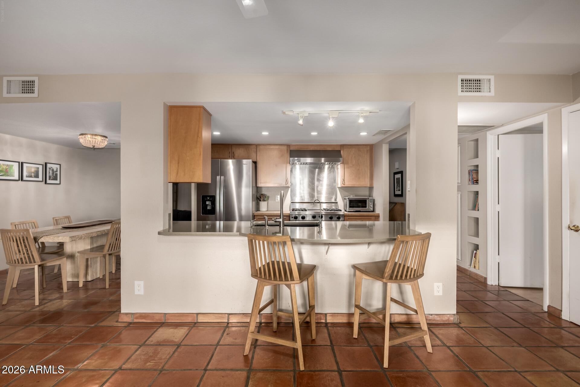 7657 North 22nd Street Phoenix, AZ 85020 - Photo 21 of 76 a view of a dining room with furniture