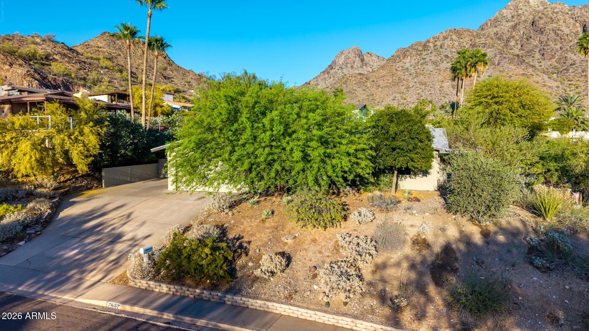7657 North 22nd Street Phoenix, AZ 85020 - Photo 56 of 76 a view of a garden with pathway