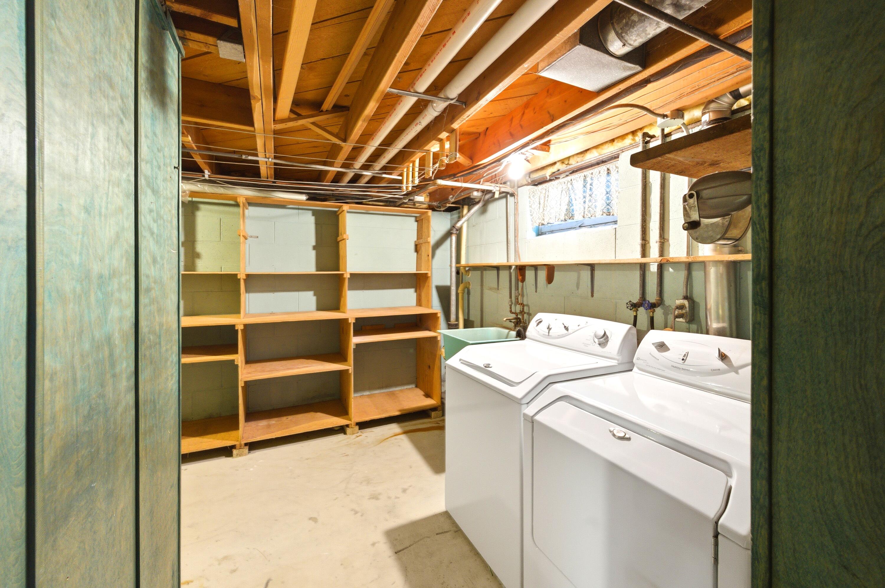3520 Knoll Place Racine, WI 53403 - Photo 22 of 32 Laundry