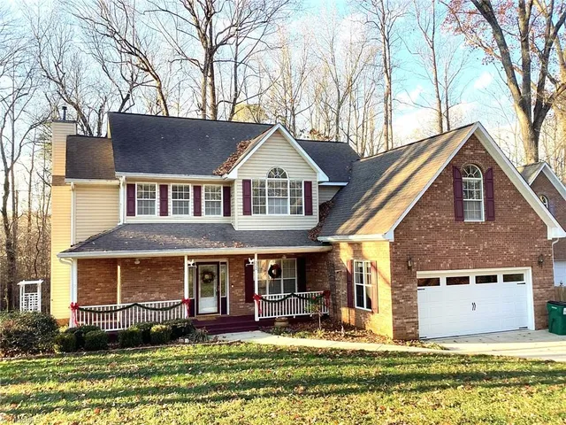 $575,000 | 222 Bear Run Lane, Kernersville, NC 27284