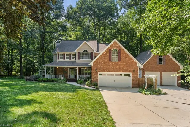 $575,000 | 222 Bear Run Lane, Kernersville, NC 27284