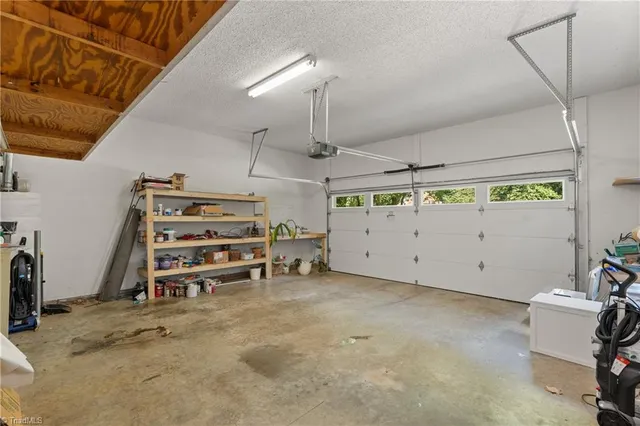 $575,000 | 222 Bear Run Lane, Kernersville, NC 27284