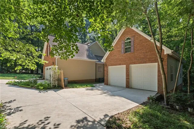 $575,000 | 222 Bear Run Lane, Kernersville, NC 27284