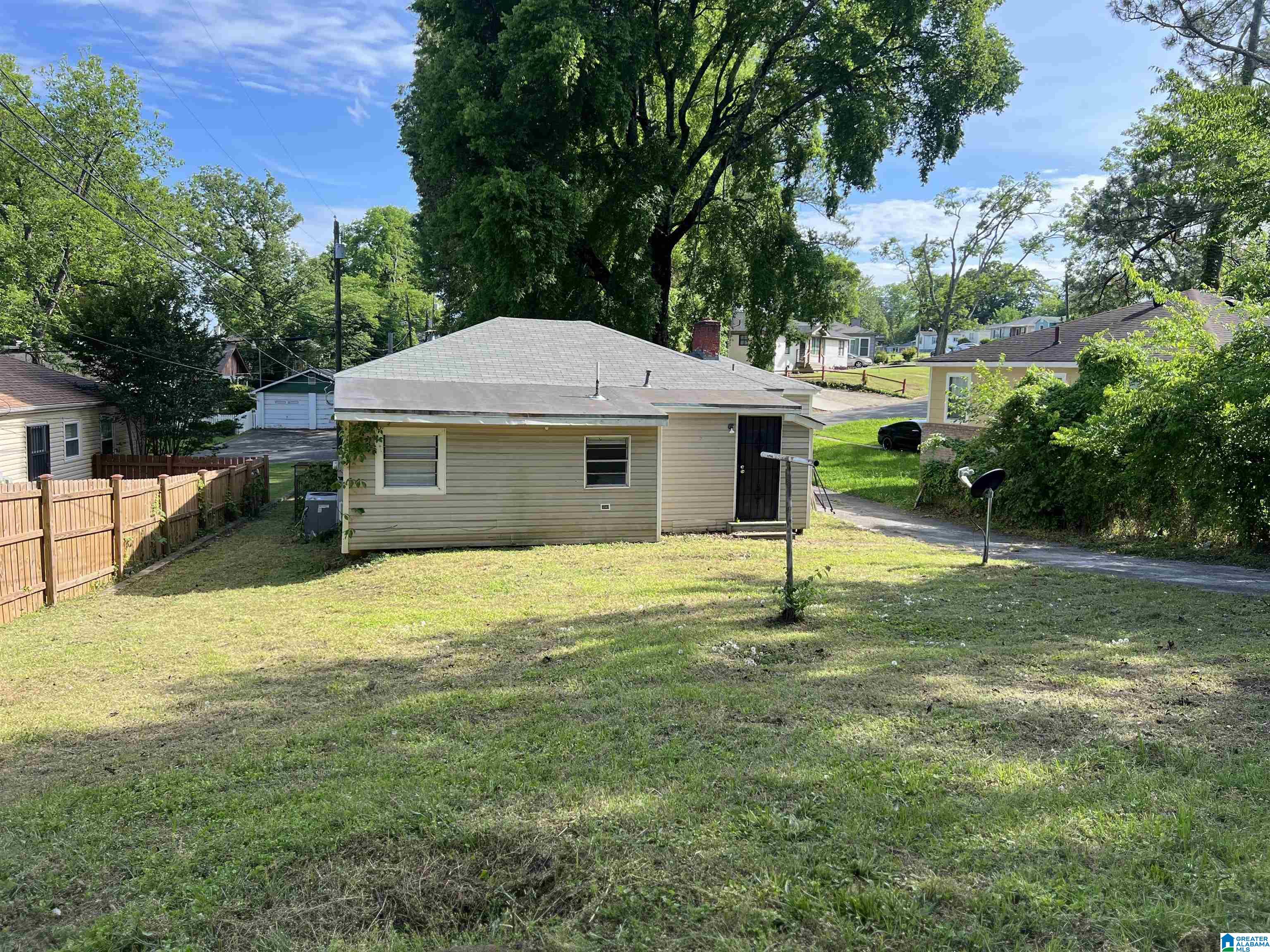 804 48th Place Fairfield, AL 35064 - Photo 3 of 17
