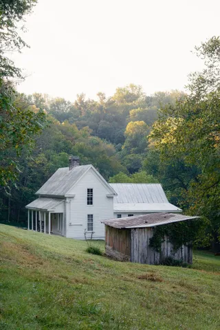 a view of empty room with an empty space